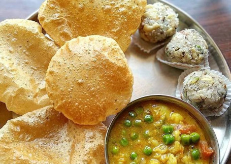 Puri [5Pcs] Matar Aloo Sabji