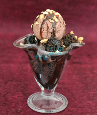 Royale Dark Fantasy Sundae