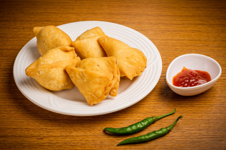 Samosa Badam Fulkopi Er Singara. With Chatni (1 Pcs)