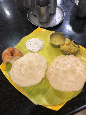 Poori (2) 1 Vadai