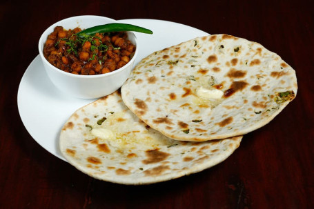 Amritsari Naan Channa