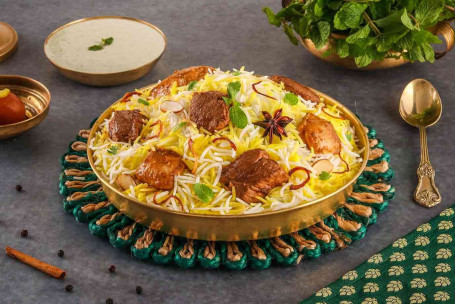 Do Gosht Ki Dum Biryani (Hammel-Hähnchen-Dum Biryani, Für 1 Person)