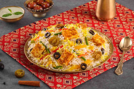 Zaitooni Paneer Dum Biryani (Gemüse-Paneer Dum Biryani – Für 4 Personen).