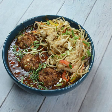 Chicken Manchurian With Chicken Hakka Noodles (750 Ml)