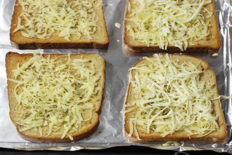 Cheesy Butter Toast (2 Slices)