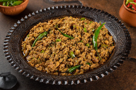 Murgh Keema Hari Mirch (Serves 2-3)