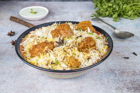 Lucknowi Chicken Dum Biryani (Ohne Knochen) (Für 1 Person)