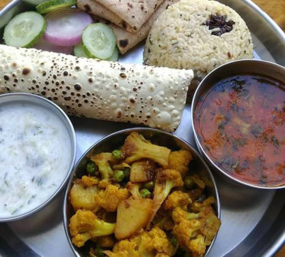 Ghee Roti (5 Pcs) Sabji Dal Salad