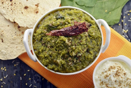 Palak Khichdi With Raita , Pickle Papad