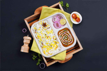 Dal Makhani, Reis-Lunchbox Mit Gulab Jamun (2 Stück)