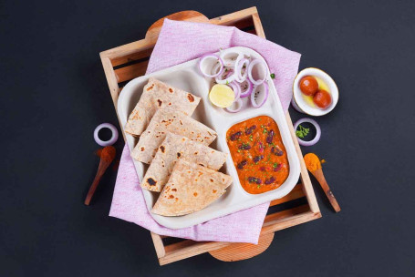 Rajma, Chapati Lunchbox Mit Gulab Jamun (2 Stück)