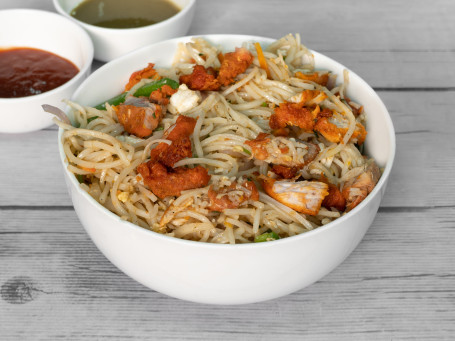 Chicken Noodles(Serves With Sauce