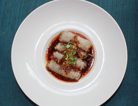 Chinese Cabbage Rolls With Chicken, Water Chestnut, Bird Eye Chili, Chili Oil (4 Pcs)