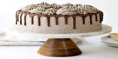 Eggless Oreo Cookie And Cream Cake