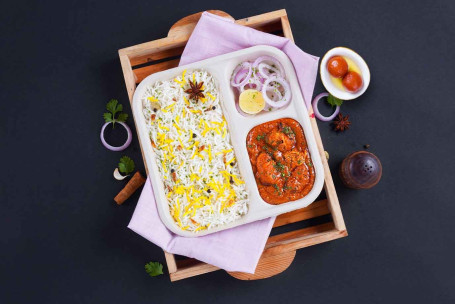 Geräuchertes Butterhähnchen, Reis-Lunchbox Mit Gulab Jamun (2 Stück) Combo