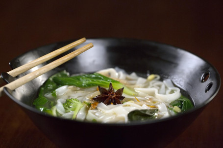 Vietnamese Noodles Clear Soup Chicken