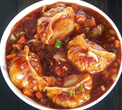 Chicken Manchurian Momos (7 Pcs)