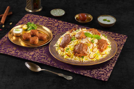 Solo-Feier-Combo Mit Dum Gosht Biryani Murgh Kefta Kebabs