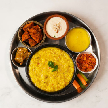 Deluxe Einfaches Dal Khichdi Thali