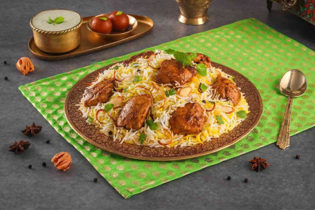 Würziges Lazeez Bhuna Murgh Hyderabadi Chicken Dum Biryani, Ohne Knochen, Portionen 2 Bis 3]