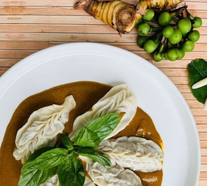 Thai Yellow Curry Chicken Momo