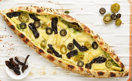 Mediterranes Türkisches Pide