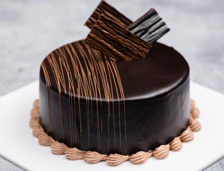 Crunchy Chocolate Cake (900 Gms)