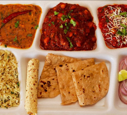 Full Punjabi Thali (Tray Pack)