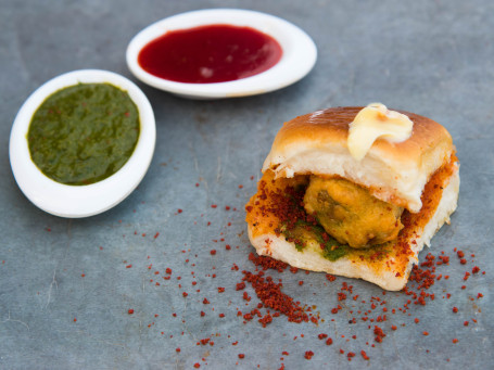 Vada Pav With Amul Butter (With Garlic)