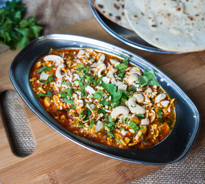 Kaju Paneer Masala (Red Gravy)