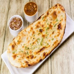 Amritsari Kulcha With Raita And Chole