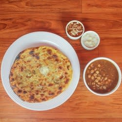 Gobi Kulcha With Raita And Chole