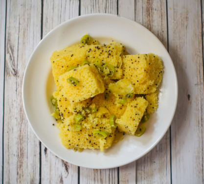 Nylon Khaman [Served With Kadhi And Mirchi