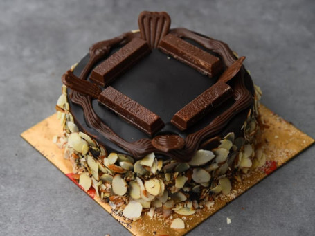 Kit Kat Almond Cake (500 Grams)