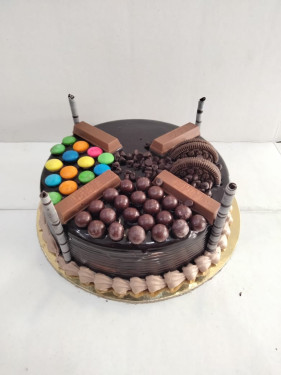 Full Gems Full Kitkat Cake (Eggless)