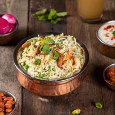 Kashmiri Dry Fruit Biryani