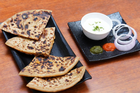 Aloo Paratha Paneer Paratha (Oil)