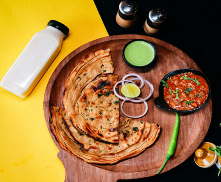 1 Lachha Paratha With Chana Masala Combo