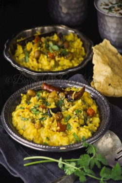 Hare Pyaaz Aur Lehsun Ki Khichdi Meal