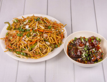 Veg Hakka Noodles With Mancurian