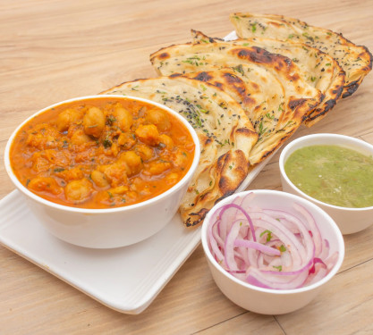 Paneer Chole Kulche