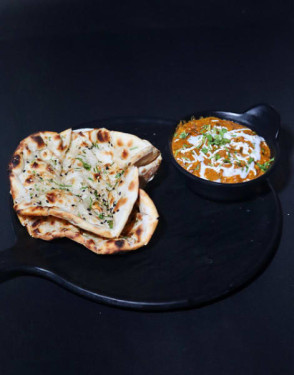 Chur Chur Naan With Paneer Lababdar/Daal Makhni