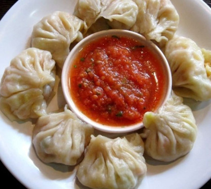 Orignal Veggie Momos (6 Pcs)