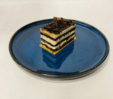 Oreo Kitkat Pastry (1 Pc