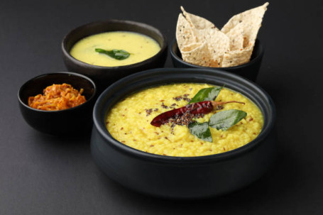 Kadhi Khichadi 2 Sabji 6 Roti Salad