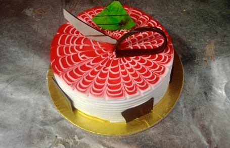 Eggless Strawberry Garnish Cake (500 Gms)