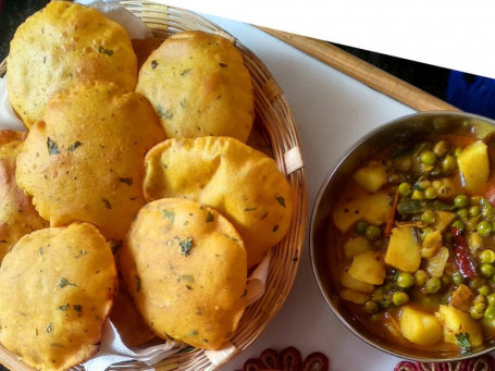 Methi Puri With Sabji