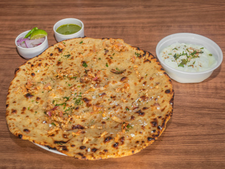 Gobhi Paratha [1 Paratha Cut Into 2 Pieces]