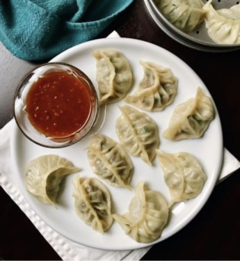 Sweet Chilly Momos