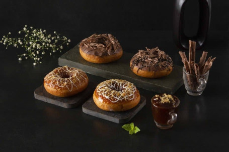 2 Caramel Dip 2 Milk Chocolate Dip Donuts Combo (4 Pcs)